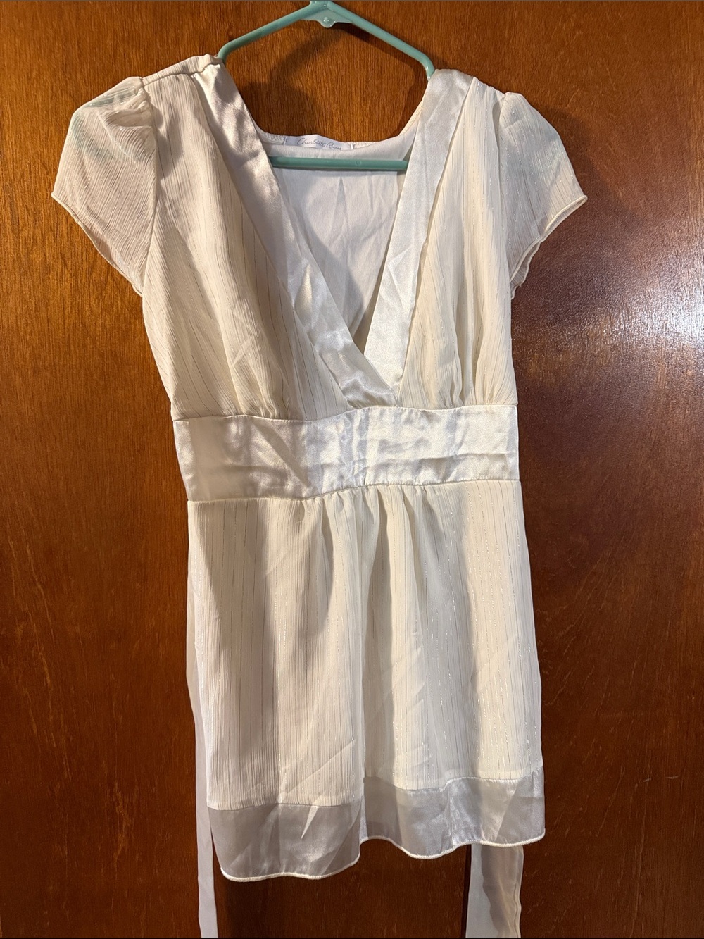 Charlotte Russe Cream V-Neck Short Sleeve Tunic
